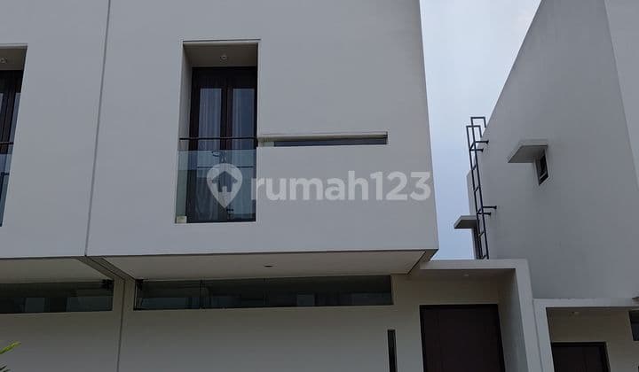 Edisi Turun Harga Rumah 3 Lt Dengan Konsep Minimalis Modern Nan Cantik. Harga Nego Selangkah Ke Tol Bsd