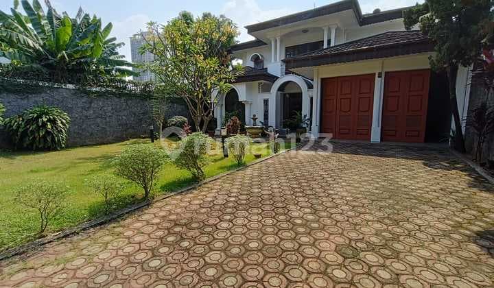 Rumah 3 Lantai Dilahan Yg Luas Dgn Basement Dan Kolam Renang Juga Taman Yg Luas Harga Nego