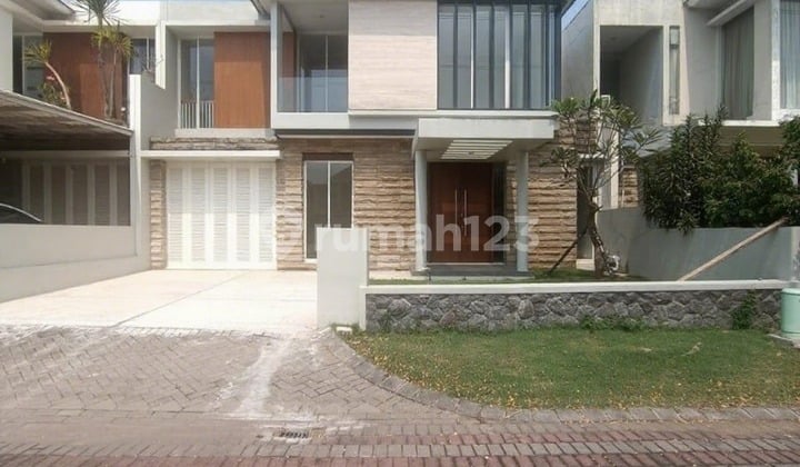 Best Minimalist House Prambanan Residence Wiyung Twin Street
