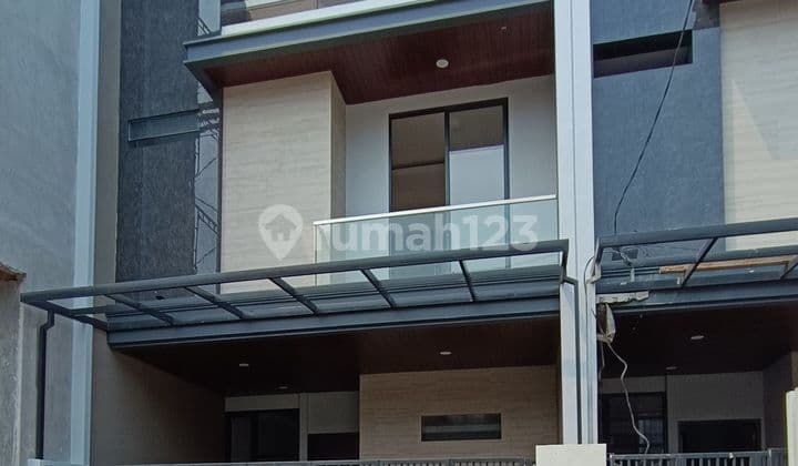 Rumah Baru Minimalis Modern 3 lantai Attic dkt Mayjend Sungkono