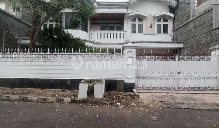 Rumah Luas Semifurnish Kris Kencana dekat Mayjend Sungkono Strategis