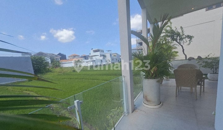 3 Bedroom Spacious Villa Padonan, Easy Access to Berawa