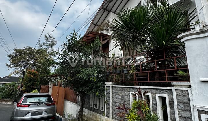Rumah Bernuansa Villa 2 Lantai di Kawasan Elite Tidar Kota Malang