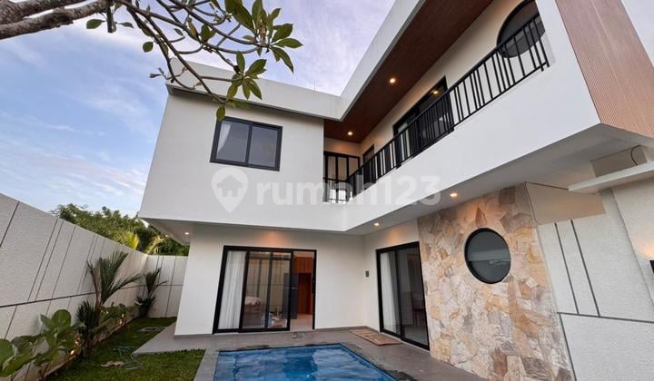 Modern Tropical 3 Bedroom Villa in Munggu, Close to Pererenan and Canggu Area