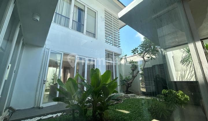 Dijual Rumah Dekat Pakuwon Mall Villa Vibes Royal Residence