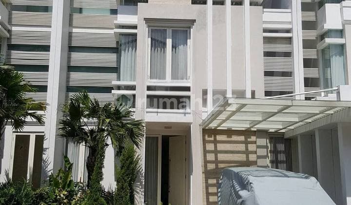 Disewakan Rumah Full Furnish Mewah La Riz Embassy Pakuwon Indah
