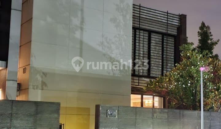 Disewakan Rumah Ada Kolam Renang Platinum Terrace Graha Family