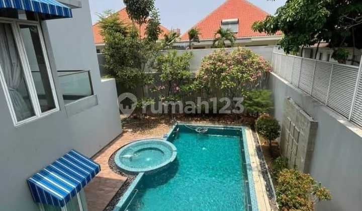 Full Furnished Mewah With Private Pool Graha Family Surabaya