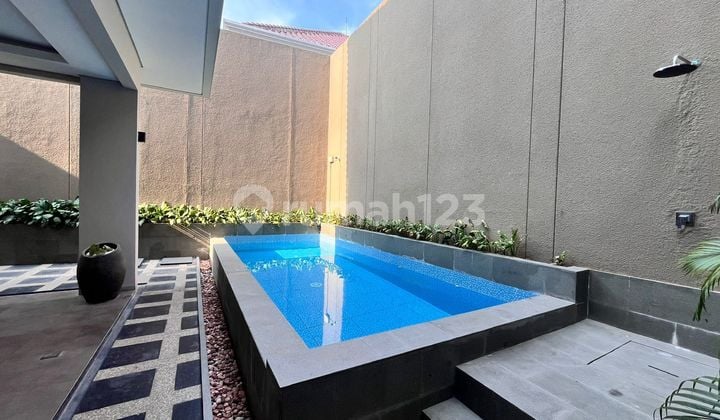 Rumah Modern Seperti Villa Ada Kolam Renang Di Citraland Utama
