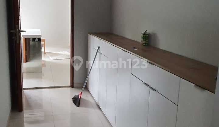 Disewakan Rumah Tropical Kolam Renang Full Furnish Pakuwon Indah