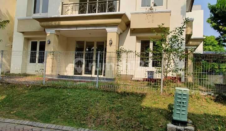 Minimalis Siap Huni Strategis Dekat Pakuwon Hook Graha Family