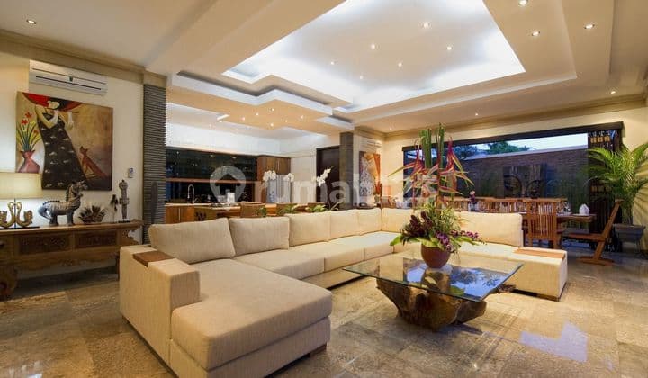 Villa Pinggir Pantai Di Seminyak Bali