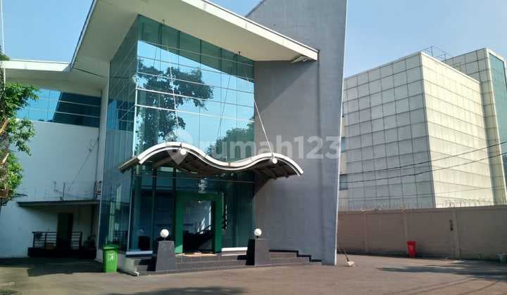 Office Building Below NJOP Spacious Parking Warehouse Available in Pasar Minggu Raya