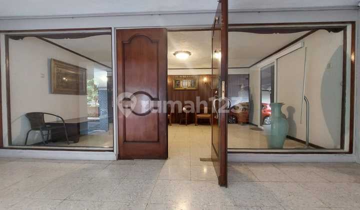 Plot Bonus House Elite Complex Dukuh Patra Kuningan, South Jakarta.