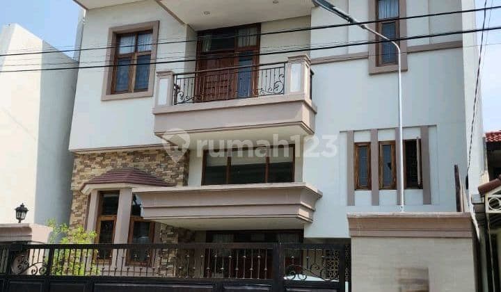 Furnished House in Green Garden West Jakarta