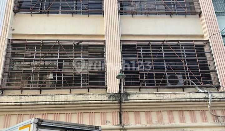 Row Houses in Jembatan Lima, West Jakarta