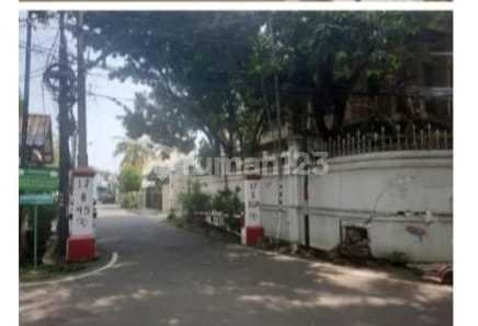 Rumah Hoek di Cempaka Putih Tengah Jakarta Pusat