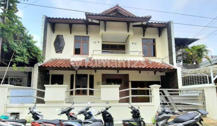 Rumah di Pondok Indah Dekat dengan Pim 2