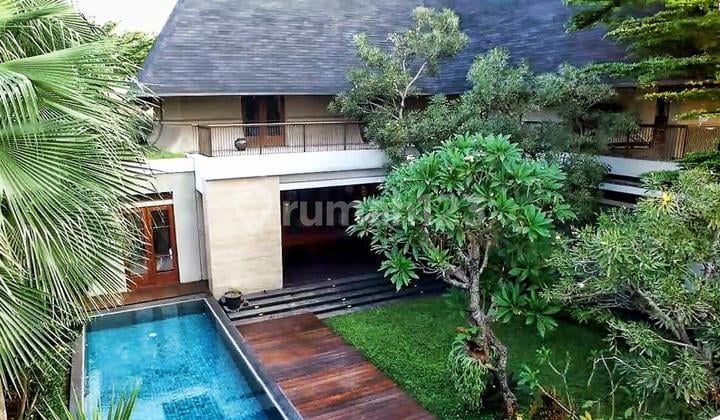 Rumah.hoek Mewah Dipejaten Jakarta Selatan