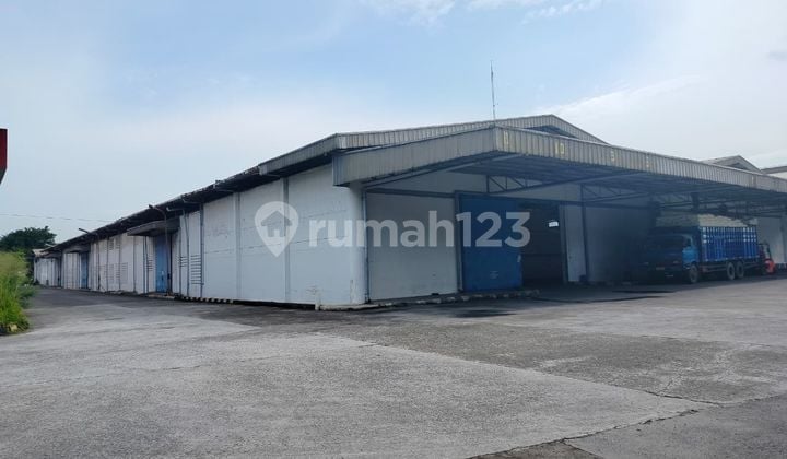 Warehouse Plus Office with Spacious Parking for Rent in Kapuk, West Jakarta