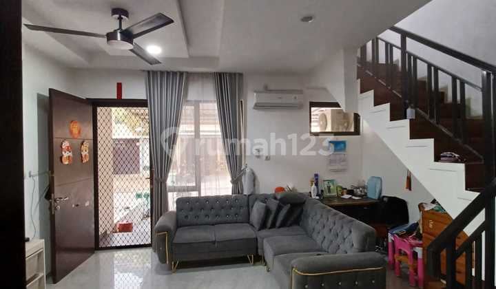 di jual rumah 2 stengah lantai di kawasan perumahan emerlad Residance tangerang