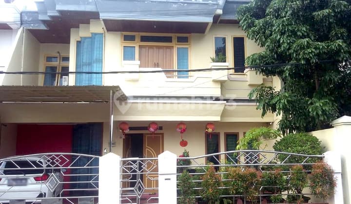 Jual Rumah 2 Lantai Furnish Hadap Timur Siap Huni Pusat Kota