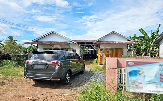 For Sale: Building with Large Land on Jl Perdamaian, Kotabaru, Pontianak