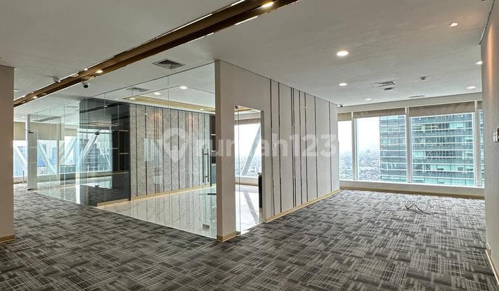Disewakan Equity Tower di SCBD Jakarta Siap Pakai 6 Ruang Kerja