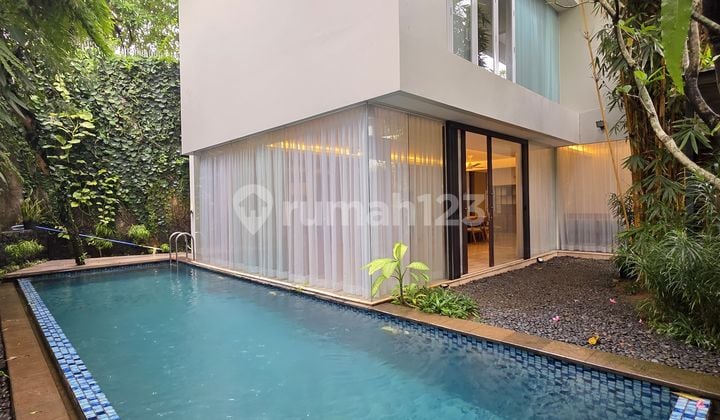 Townhouse di Scbd 2 Lantai dengan Basement Mini Garden