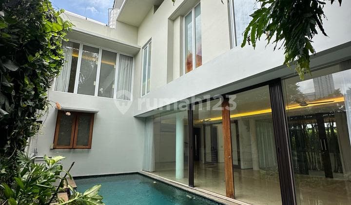 Disewakan Townhouse di Senopati 2 Lantai Mini Garden Pool