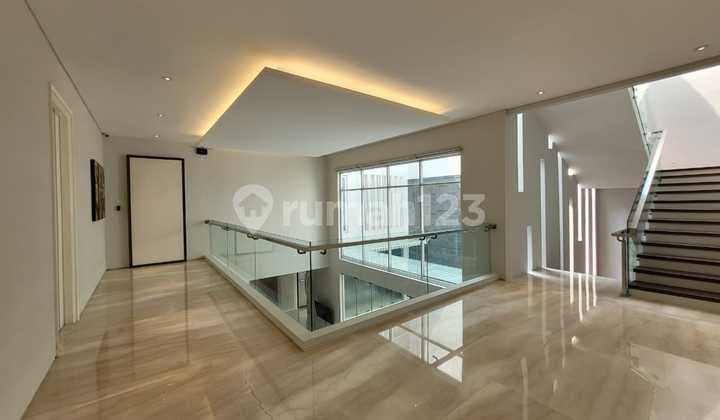 Rumah Mewah di Cipete Good Lighting dengan Pool 3 Lantai