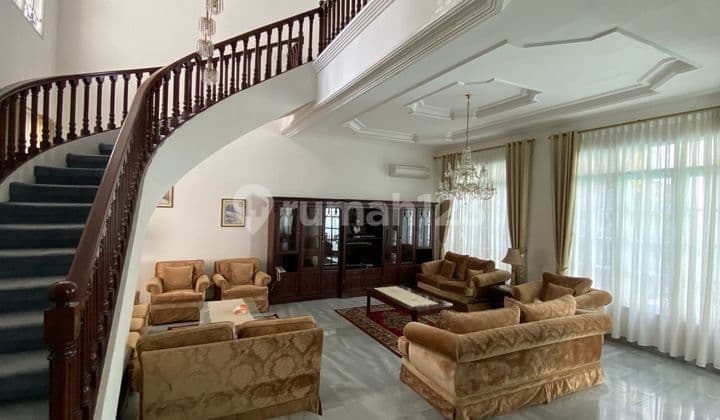 Rental Classical Themed House, 500m2 Area with Pool, Ready to Move In