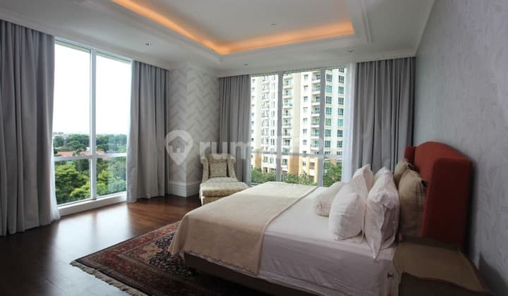 The Pakubuwono Signature Klasik Theme dengan Balkon Luas