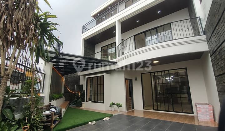 Modern Minimalist House in Twin Wings, Bandung City