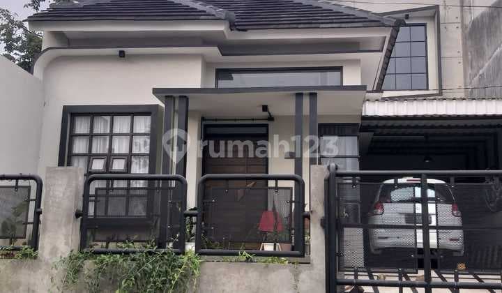 Jual Cepat Rumah 3 Lantai dengan Rooftop di Komplek Padasuka Ideal Bandung