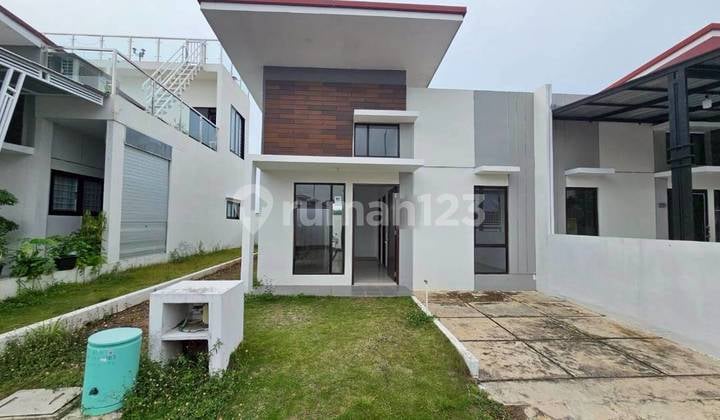 Dijual Cepat ! Rumah Hook Tengah Tiban Central Raya Hadap Timur Batam