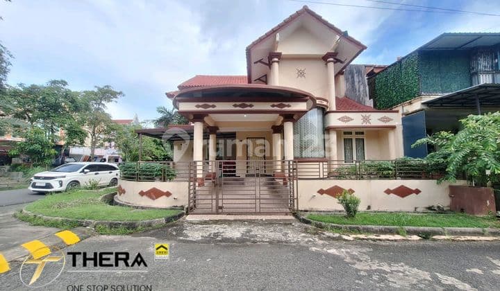 For Sale !! Ready-to-Occupy Hook Dutamas House, Well-Maintained and Tidy, Near School, Mall, and Batam Center Market