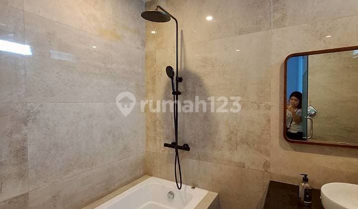 Dijual !! Rumah 2 Lantai Ekslusif Bangun Dari Nol Spek Premium Import Di Perum Crown Hills Batam Center