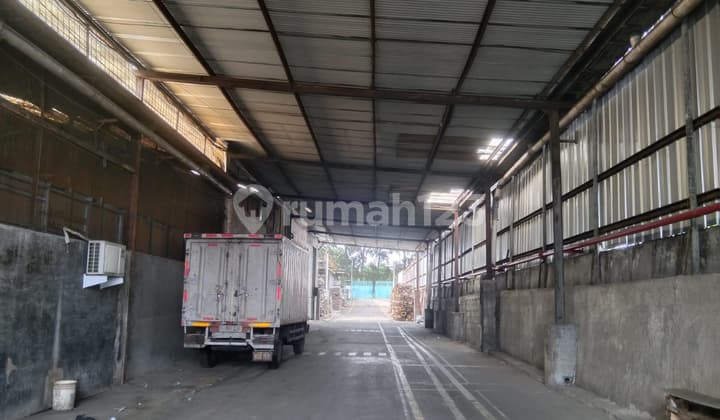 For rent: Warehouse in Daan Mogot, Kalideres, West Jakarta