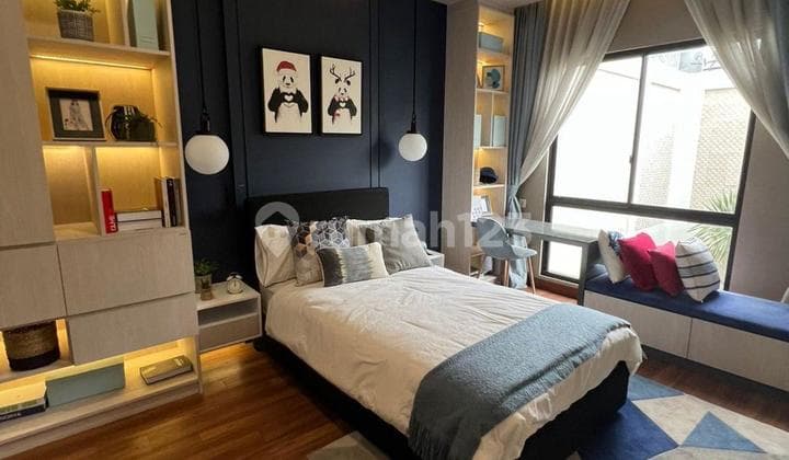 Langka Dijual Rumah Mozart Gading Serpong Furnish Interior Kolam Renang View Danault : 272M (12X23m)Lb: 286Mkt: 4 + 1 Artkm: 5 + 1 Artdimensi: 12 X 23Hadap : Utaralistrik: 16Rb Wattsertifikat : Siap Ajbair : Pdam- Bebas Banjir- View Danau- Fully Furnished