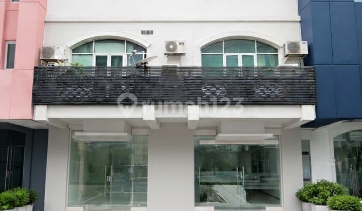 For Rent 4-Story Attached Shophouse in Permata Senayan Semi-Furnished Former Office Ready to Occupylocation Strategic Near Train Station, MRT, Mall,