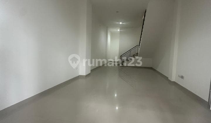 Disewakan Ruko Shibuya Pik2 Dekat Tokyoluas Tanah 4.5X16.25mbangunan 3 Lantailokasi Samping Apartemen Tokyo Pik2 Murah