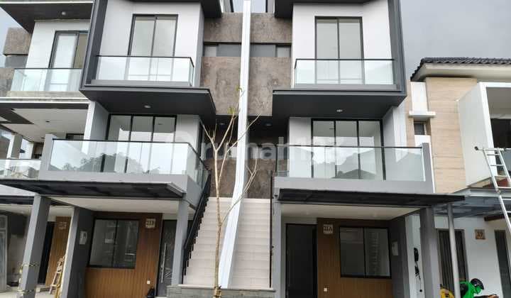 For Rent Golf Islands House, Orchestra Cluster, size 5 X 15, 3 Floors + 1, 4 Bedrooms, 4 Bathrooms, empty, only 3 AC units available.