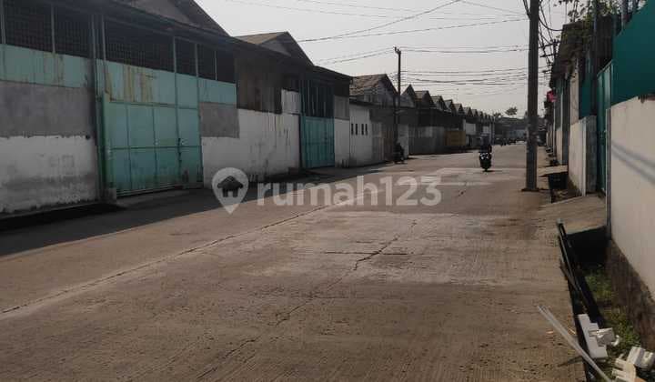 Jual/sewa Gudang Industri Pergudangan 8 Jl. Raya Perancis. Dadapexit Tol Bandara 10 Menitluas Tanah 15 X 40=600gudang 2 Lt. & Tinggi -/+3.8mkantor 3 Lt.luas Bangunan -/+ 1.000siap Pakai. Bebas Banjirsecurity 24 Jam. Amanhadap Utara Pln 25.000wsumur Bor.