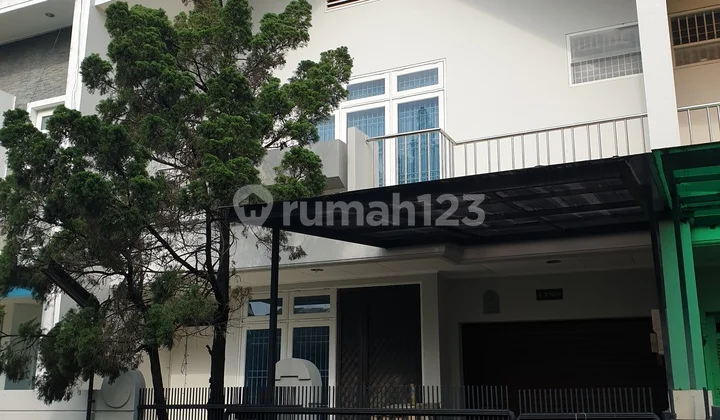 Rumah Siap Huni di Taman Kebon Jeruk Intercon Jakarta Barat