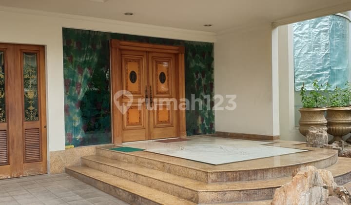 Rumah Classic Mewah Siap Huni di Taman Kebon Jeruk Intercon