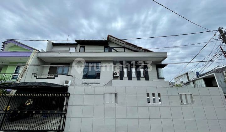 Ready-to-Occupy House in Green Garden West Jakarta