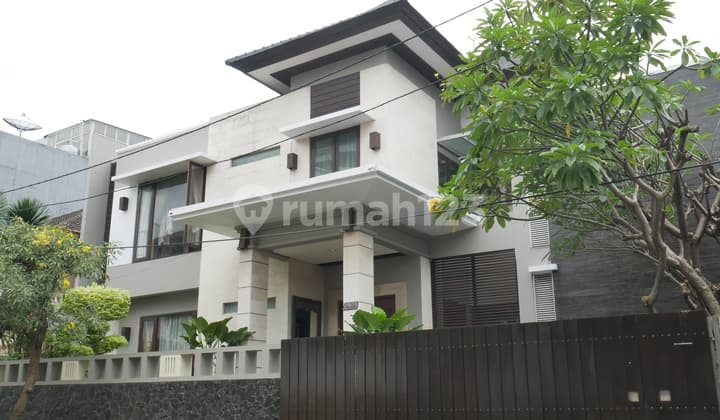 Rumah Mewah Modern Siap Huni di Green Garden Jakarta Barat