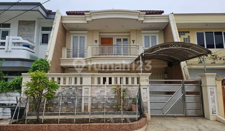 Rumah Garden View Siap Huni di Green Garden Jakarta Barat
