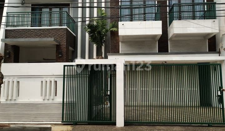Rumah Mewah Siap Huni di Surya Utama Sunrise Garden Jakarta Barat